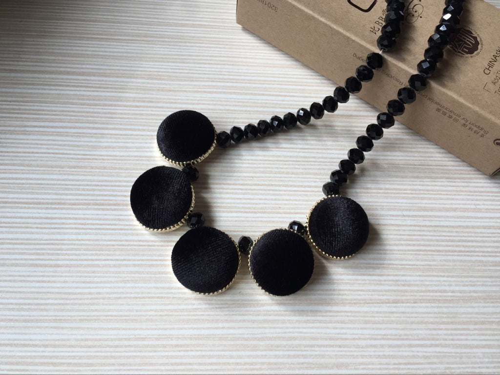 X404'' European and American Retro Style Velvet Round Square Geometric Pattern Contrasting Short Necklace Sweater Chain