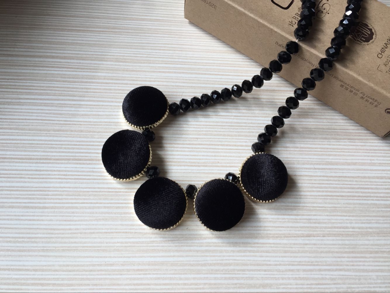 X404'' European and American Retro Style Velvet Round Square Geometric Pattern Contrasting Short Necklace Sweater Chain