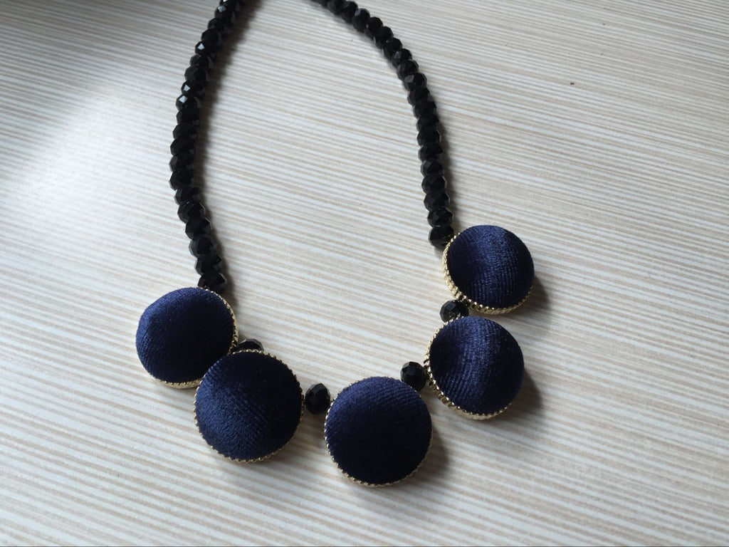 X404'' European and American Retro Style Velvet Round Square Geometric Pattern Contrasting Short Necklace Sweater Chain