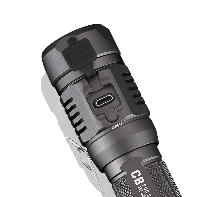Jetbeam C8 Pro Torcia Outdoor EDC 1200 Lumen Con Corpo In Unico Blocco CNC