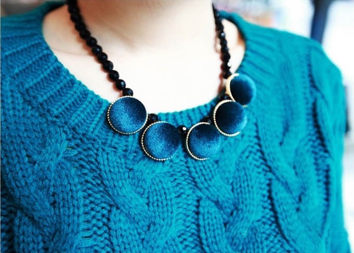 X404'' European and American Retro Style Velvet Round Square Geometric Pattern Contrasting Short Necklace Sweater Chain
