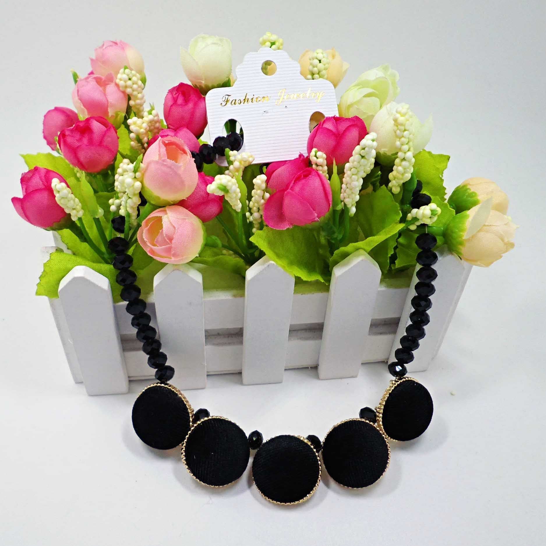 X404'' European and American Retro Style Velvet Round Square Geometric Pattern Contrast Short Necklace Sweater Chain