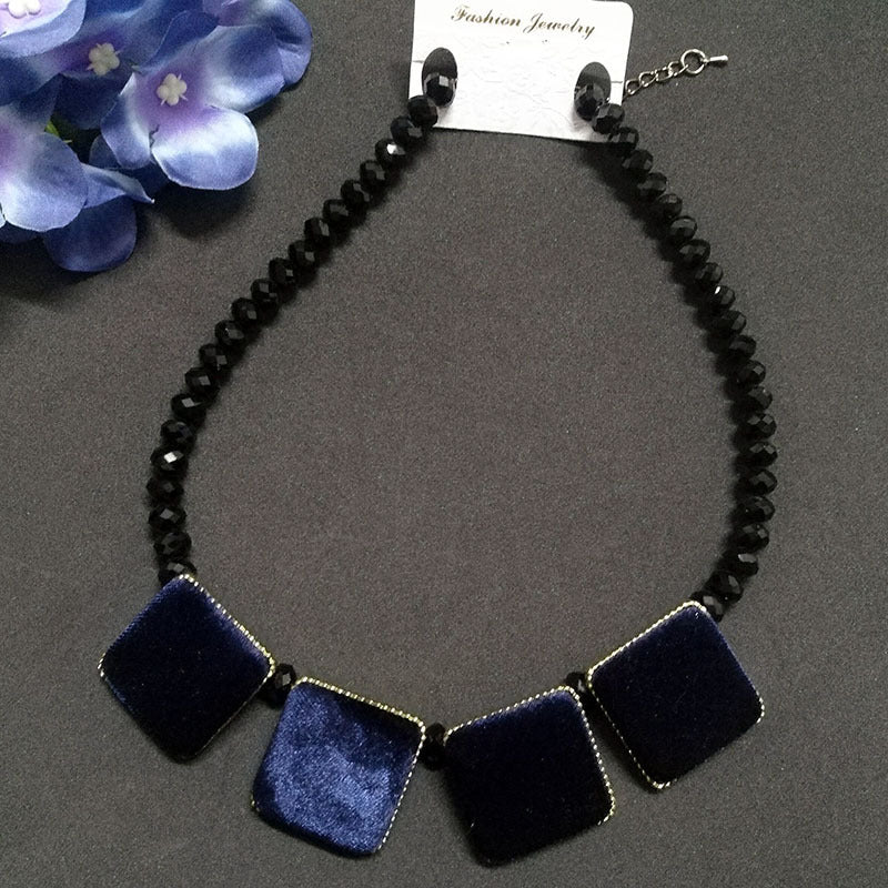 X404'' European and American Retro Style Velvet Round Square Geometric Pattern Contrast Short Necklace Sweater Chain