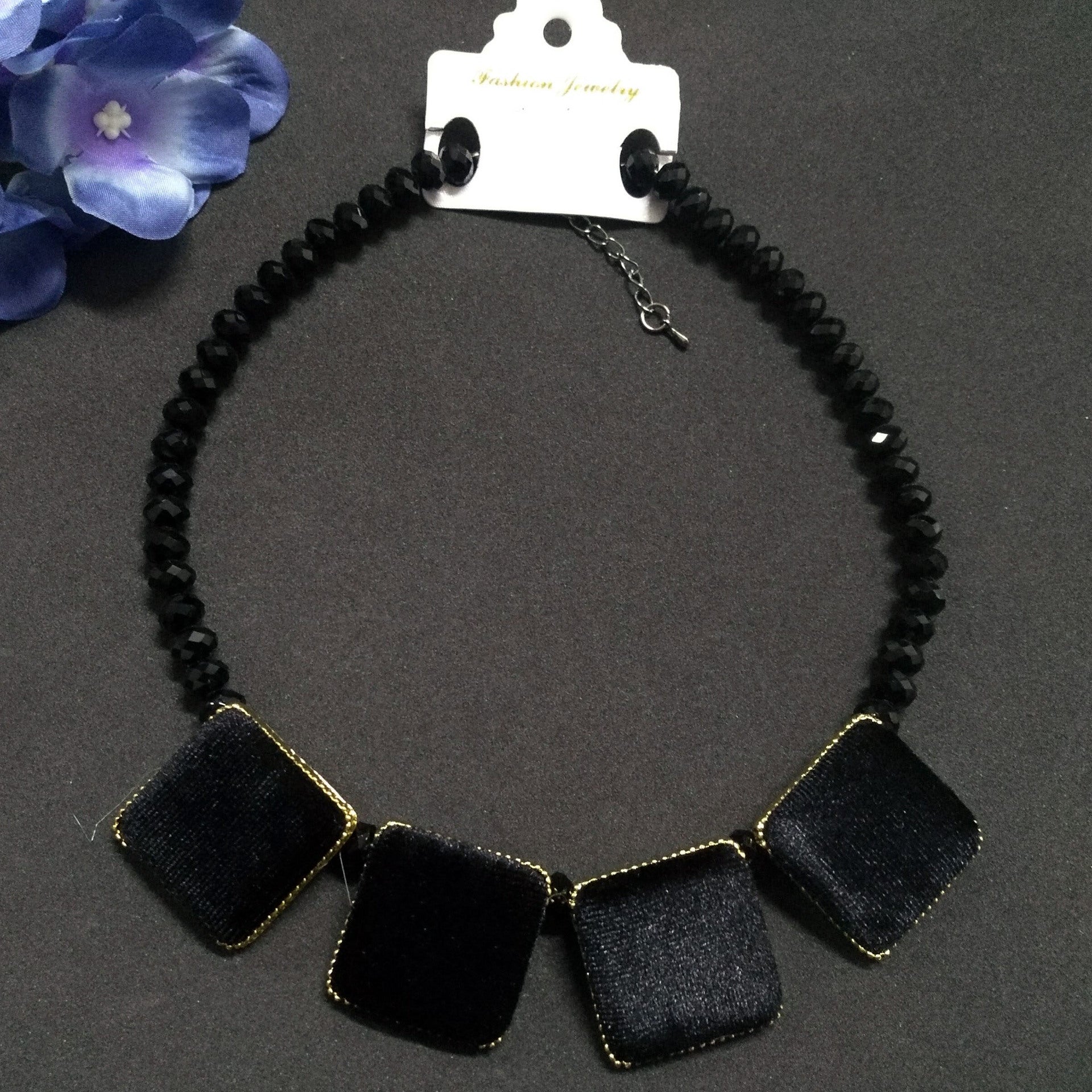 X404'' European and American Retro Style Velvet Round Square Geometric Pattern Contrast Short Necklace Sweater Chain