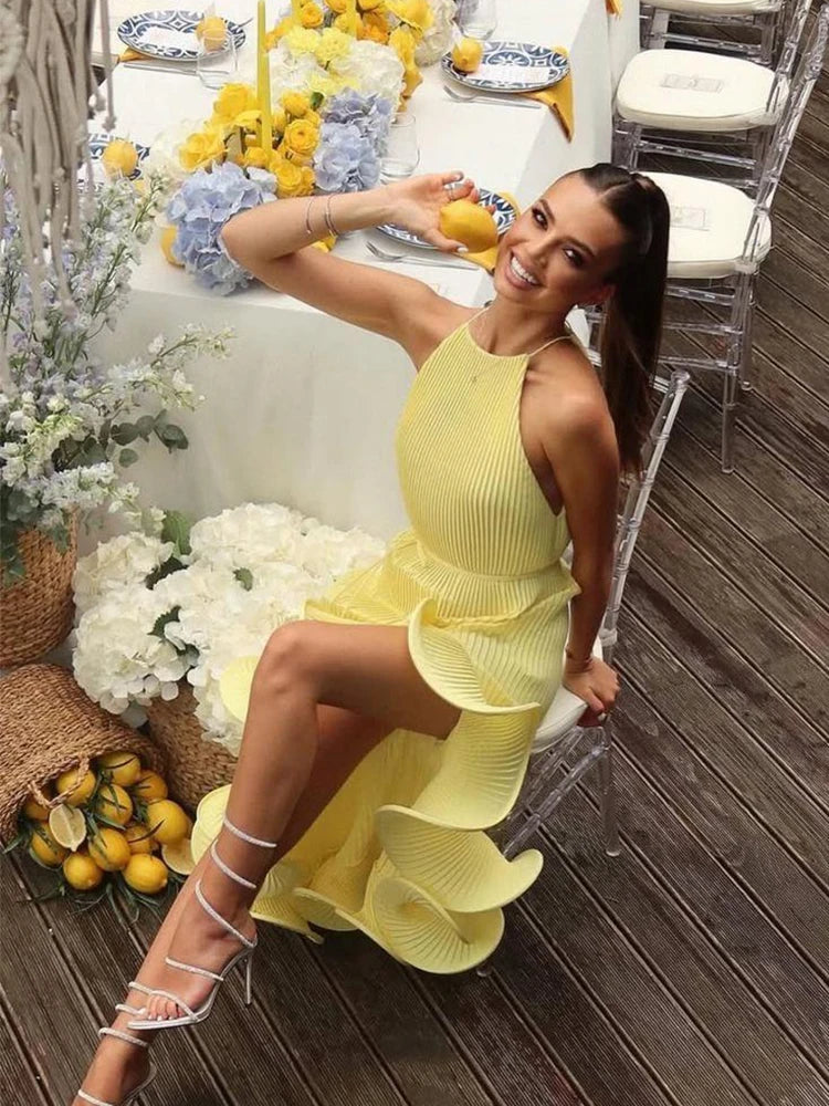 Elegante Abito Lungo Giallo Halter da Donna Senza Maniche con Balze Irregolari e Spacco Alto, Vestito Aderente Romantico per Ospiti di Matrimoni e Feste 2026