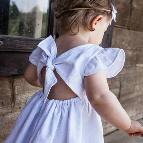 Le ragazze infantili estive in stile coreano vestono i vestiti da festa per bambini in cotone e lino con maniche volanti