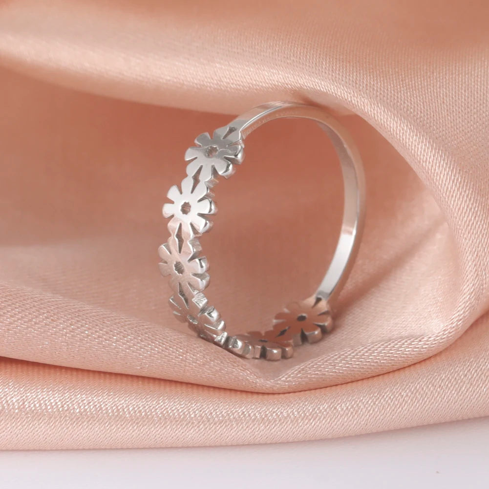 Skyrim Anello da donna in acciaio inossidabile Semplice cuore Farfalla Fasi lunari Anelli da dito geometrici Regalo di nozze per l'amante Commercio all'ingrosso