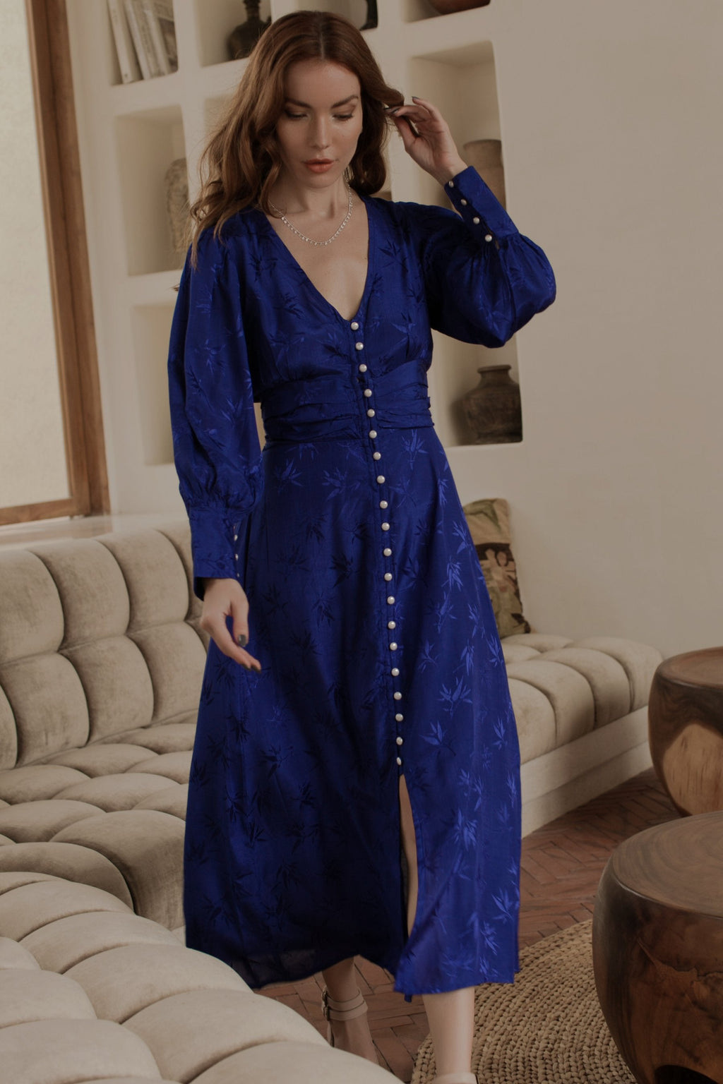 Abito Midi Con Bottoni Di Perla In Rayon Leggero Traspirante
