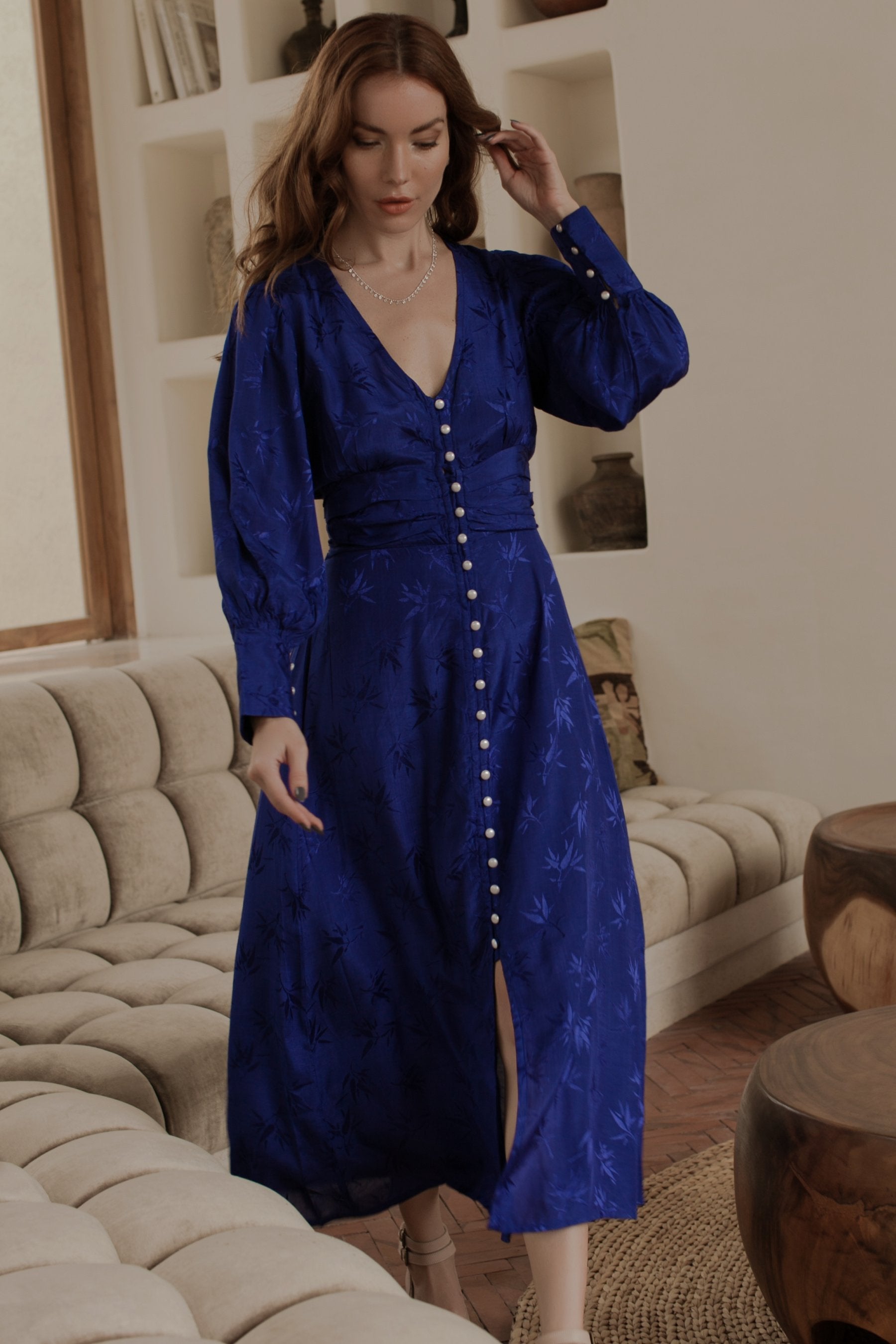 Abito Midi Con Bottoni Di Perla In Rayon Leggero Traspirante
