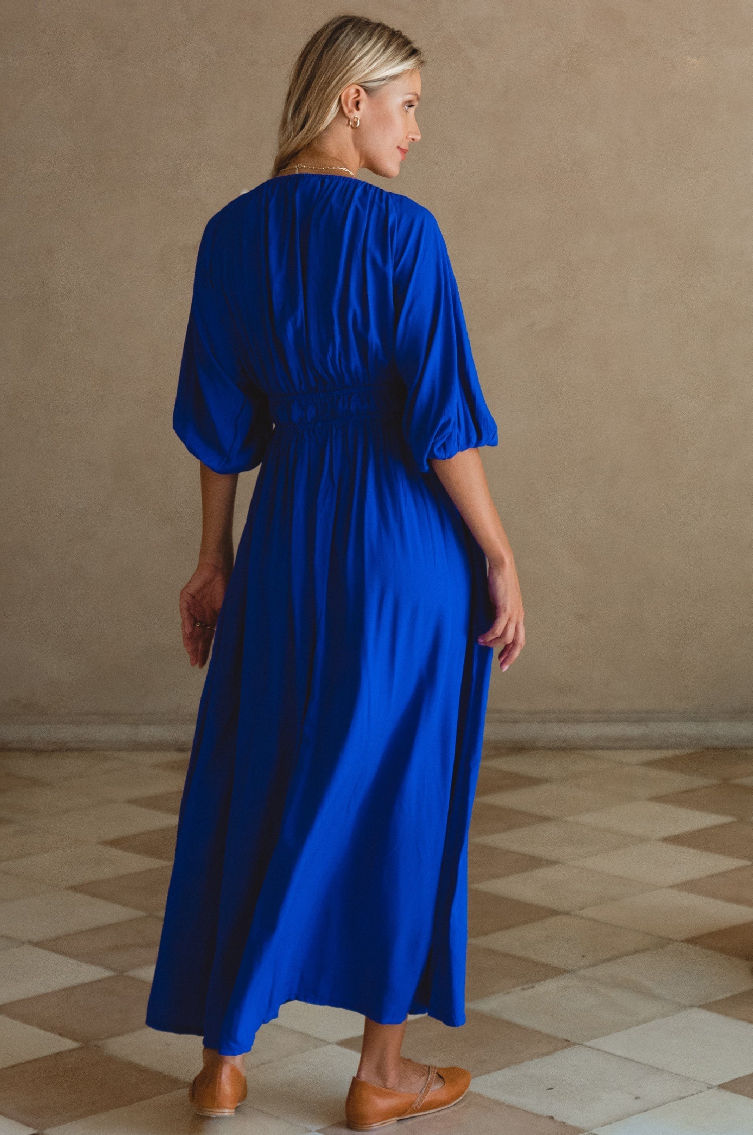 Abito Maxi in Rayon Kezas con Scollo a V Elasticizzato e Maniche Vaporose