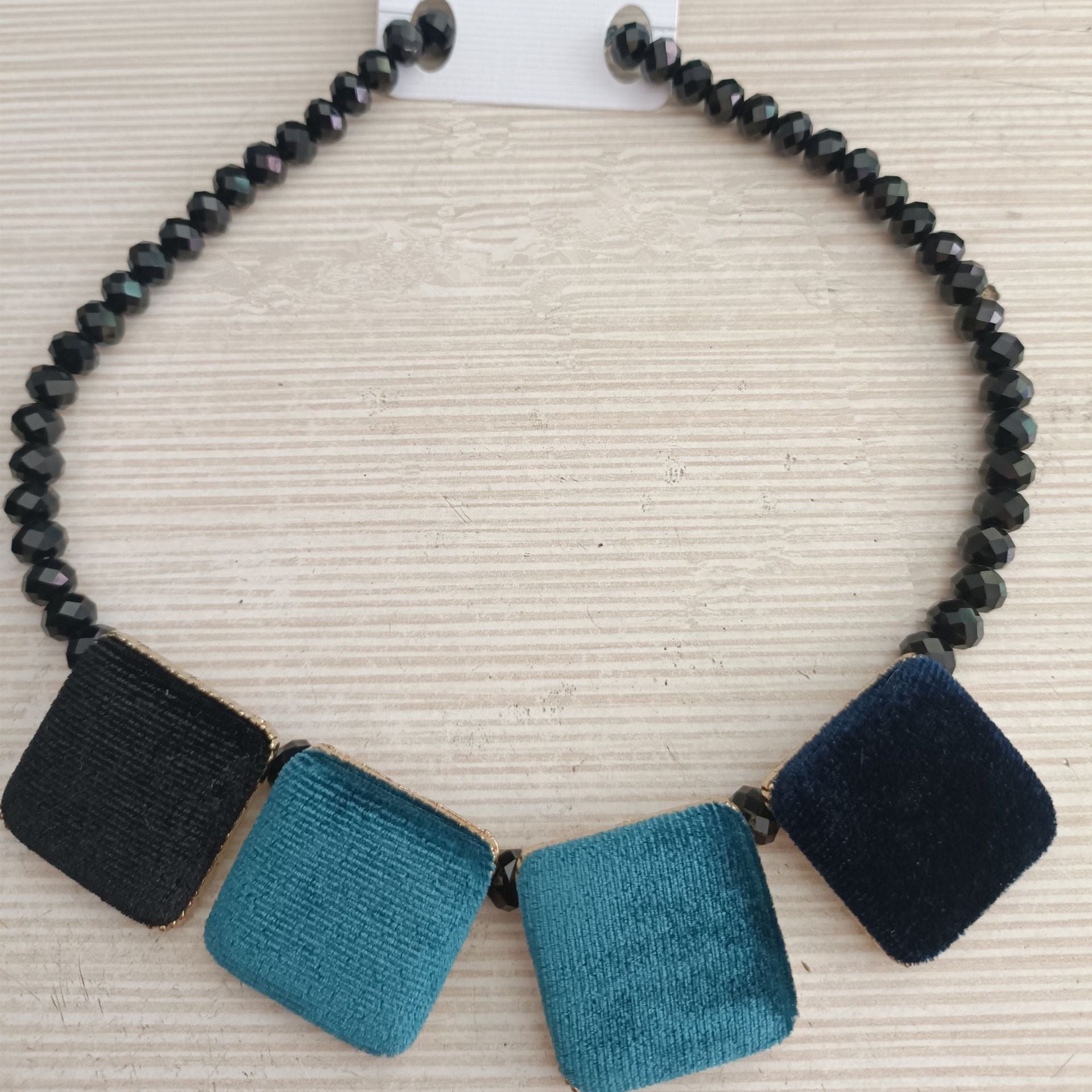 X404'' European and American Retro Style Velvet Round Square Geometric Pattern Contrast Short Necklace Sweater Chain