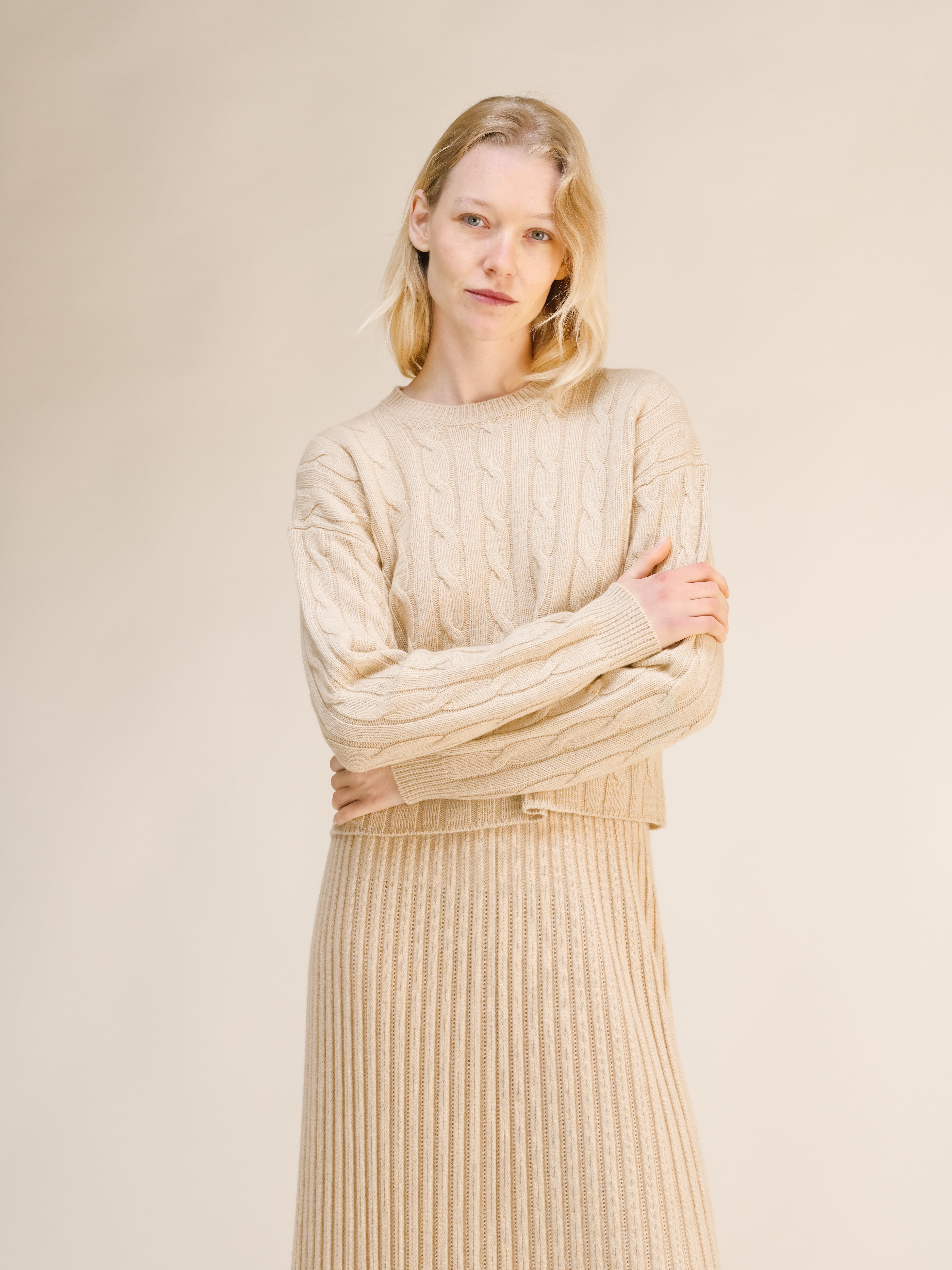 Maglia A Treccia Cashmere Mix Girocollo Taglio Corto