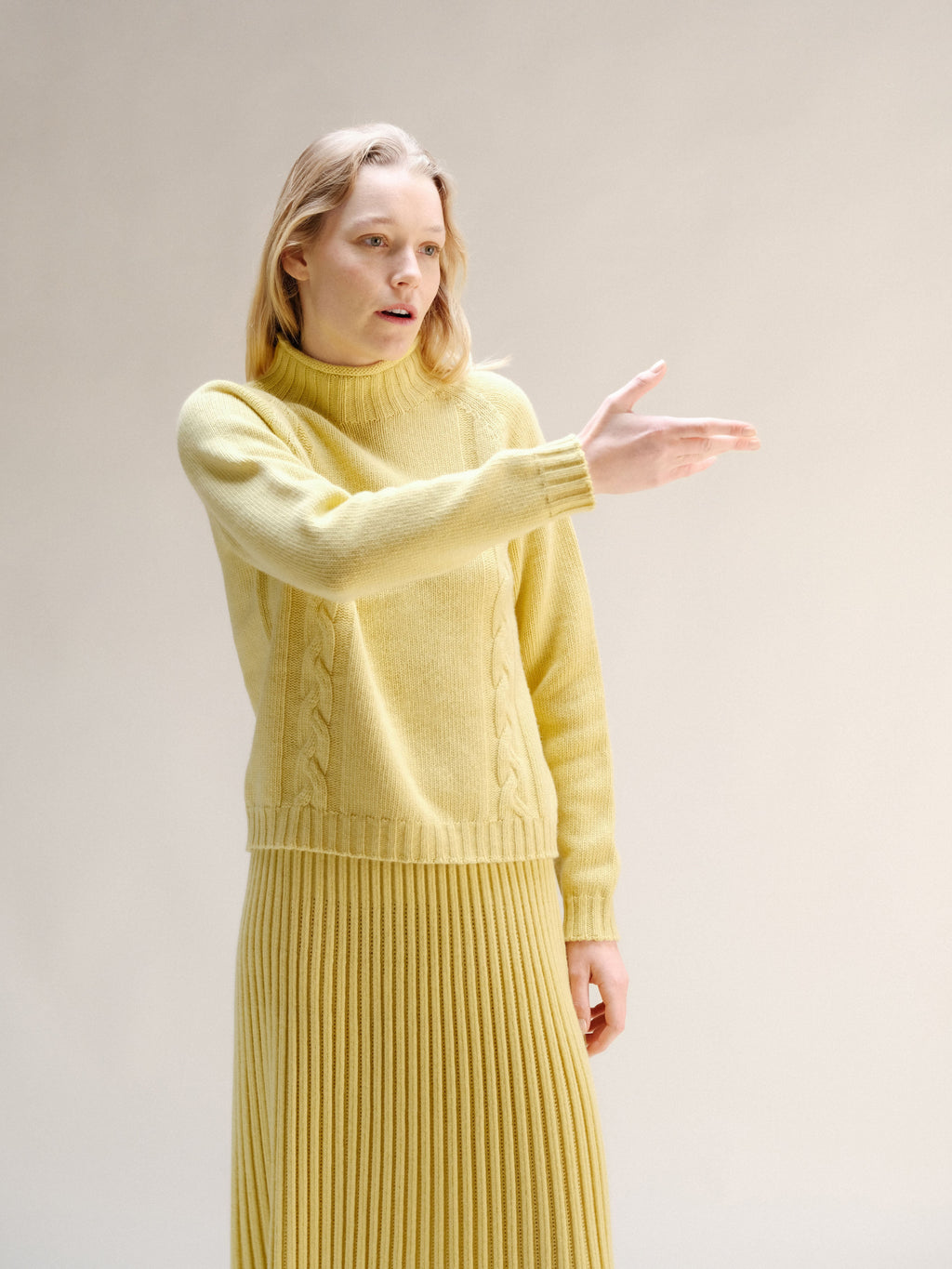 Maglione Mistura Cachemire Collo Alto Ricciolo Con Treccia Laterale
