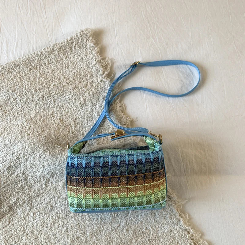 Borsa a tracolla a tracolla in tessuto colorato, borsa a tracolla da donna in stile etnico con griglia di colore a contrasto arcobaleno, pochette in paglia di rafia Boho
