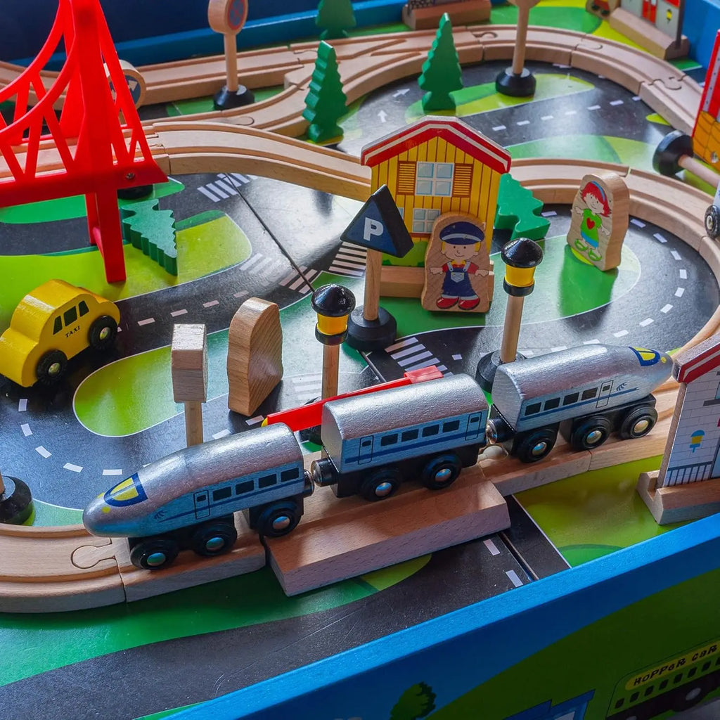 Giocattoli da tavolo per treni, set da città ferroviaria in legno per binari ferroviari per bambini piccoli