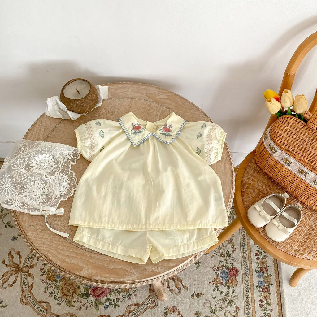 Nuovo stile 0-3 anni bambino femminile fiore colletto ricamato top a maniche corte + pantaloncini sottili vestito per bambini set di abbigliamento estivo per bambini