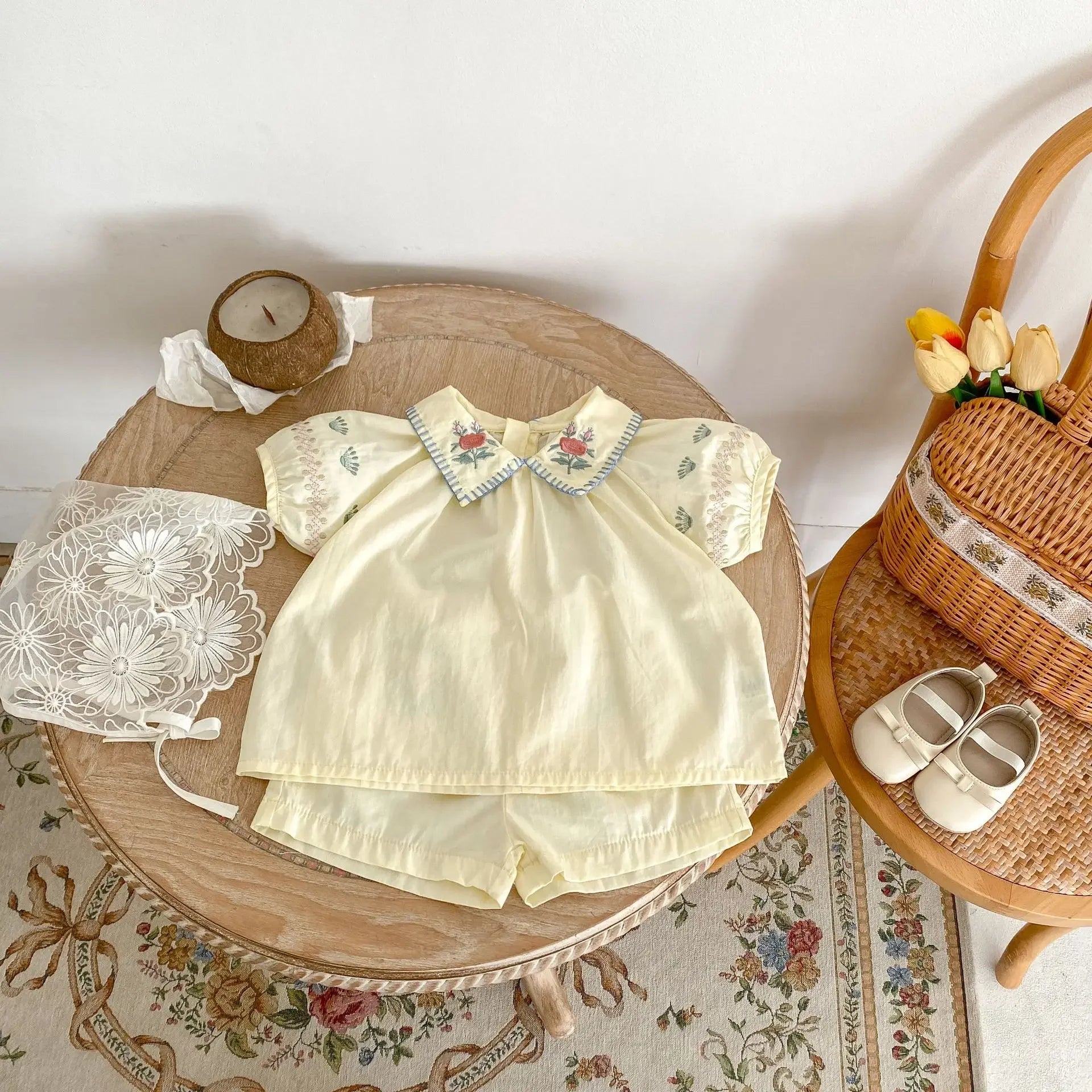 Nuovo stile 0-3 anni bambino femminile fiore colletto ricamato top a maniche corte + pantaloncini sottili vestito per bambini set di abbigliamento estivo per bambini
