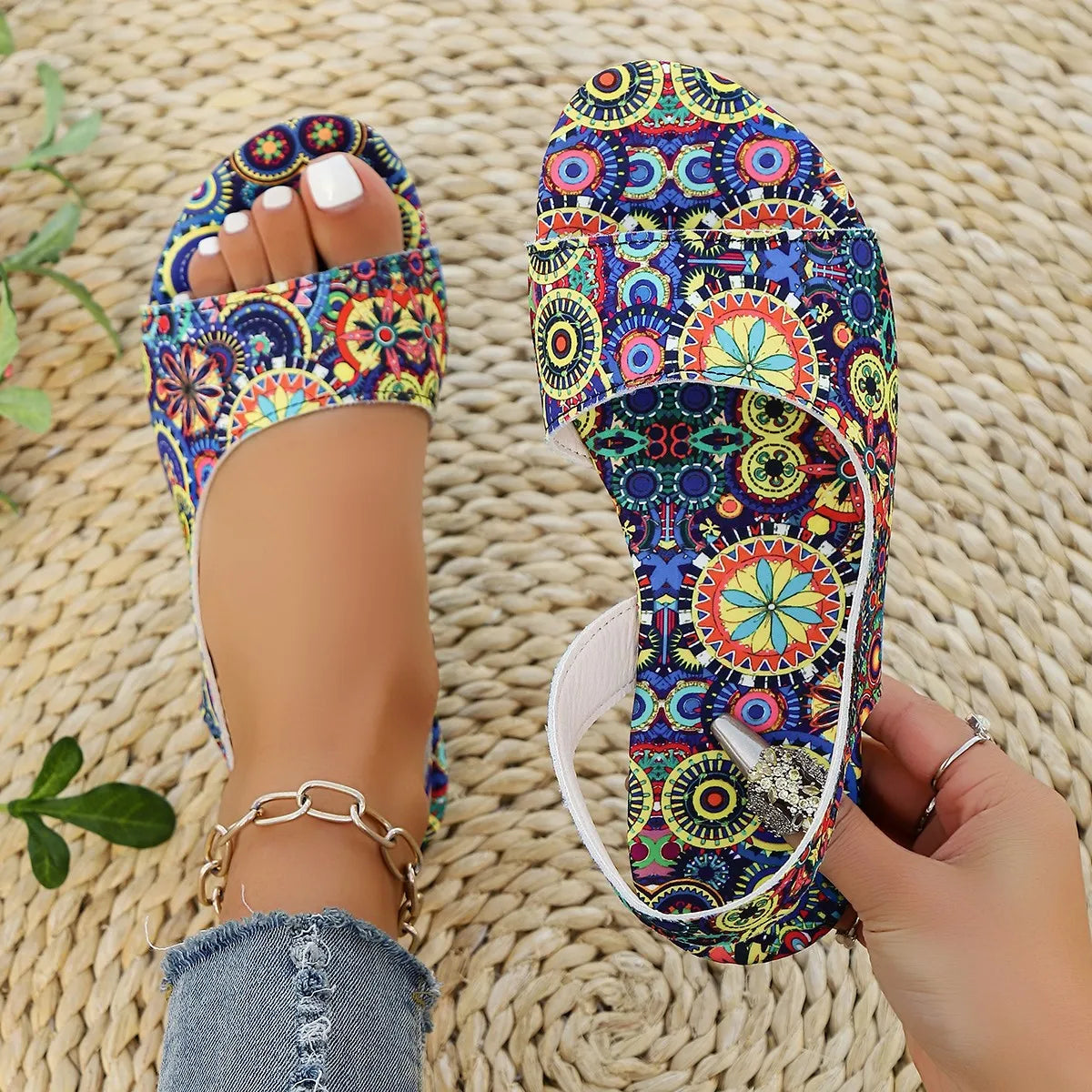 Pantofole da donna Sandali con motivo floreale bohémien Scarpe casual leggere Infradito Pantofole di grandi dimensioni alla moda Scivoli da casa da donna
