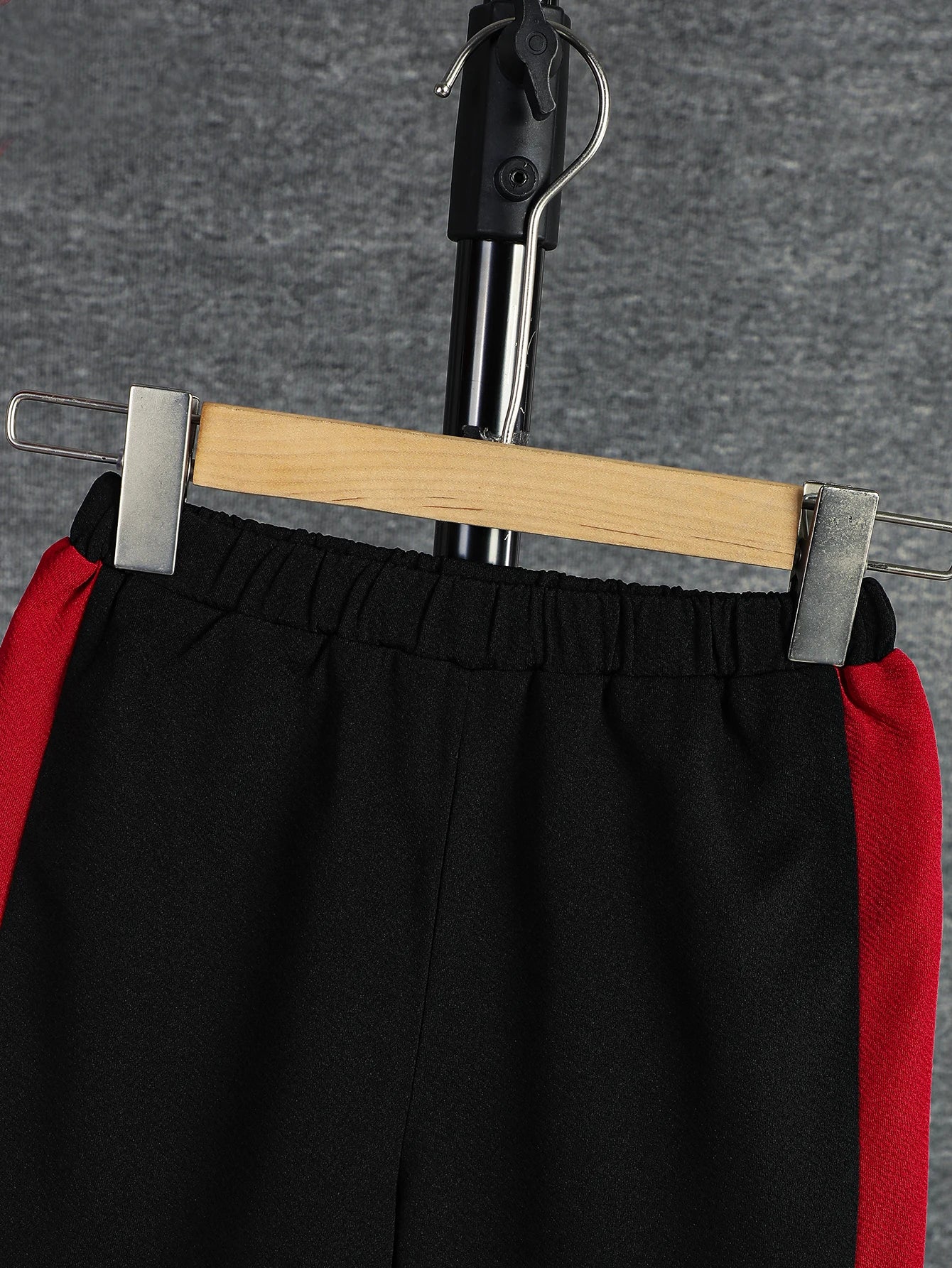 Set di t-shirt e pantaloncini a maniche corte colorblock casual da 2 pezzi per ragazzi, comodi vestiti estivi per bambini