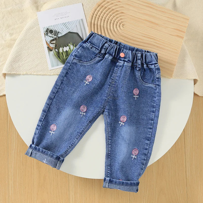Nuovi pantaloni in denim per bambini da ragazza primavera e autunno con ricamo a fragole pantaloni elastici versatili alla moda 0-5 anni