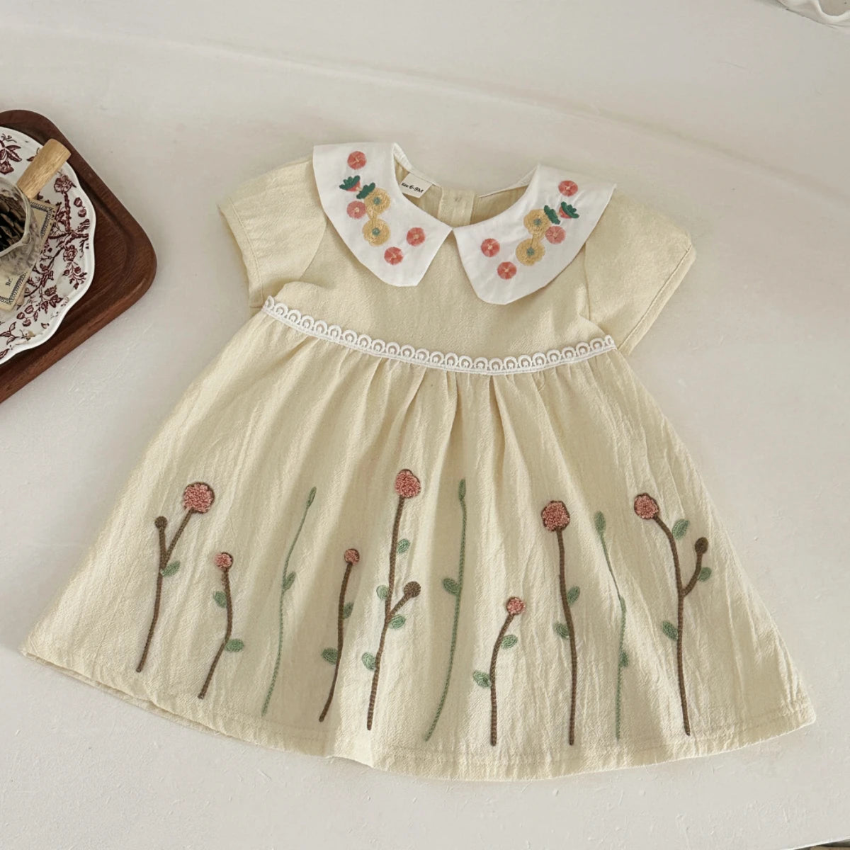 Abito estivo in puro cotone per bambina, grazioso vestito da principessa con colletto a bambola e ricami floreali per neonate da 0 a 3 anni