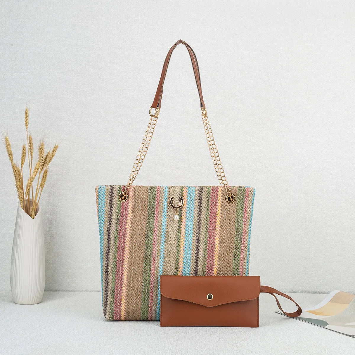 Borsa da Spiaggia in Paglia Intrecciata per Donna, Grande Borsa a Tracolla con Catena, Design da Viaggio con Chiusura a Patta