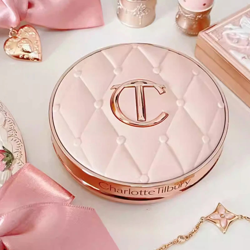 Charlotte Tilbury CT Base Makeup Cushion By The Pillow Correttore a lunga tenuta, fondotinta cushion liscio, leggero e idratante