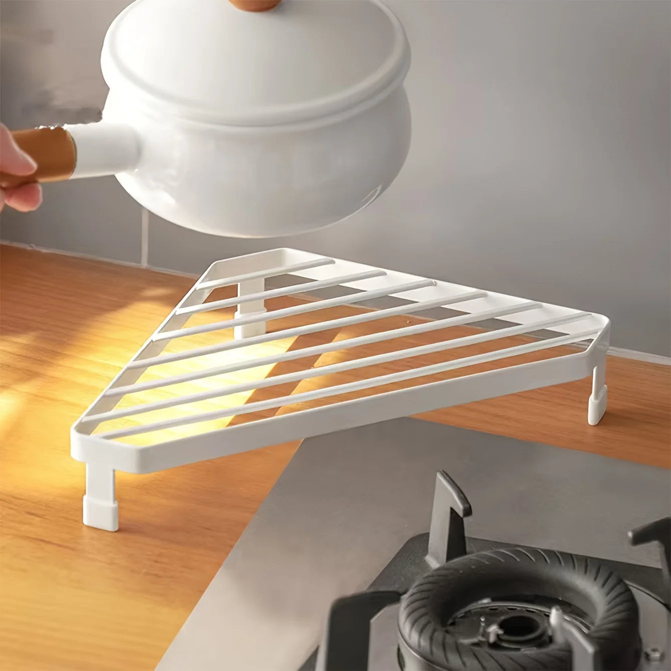 Kitchen Metal  Triangular Iron Rack Heat Insulation Pot Rack Heat-Resistant Corner Countertop Frying Pan Storage Rack
