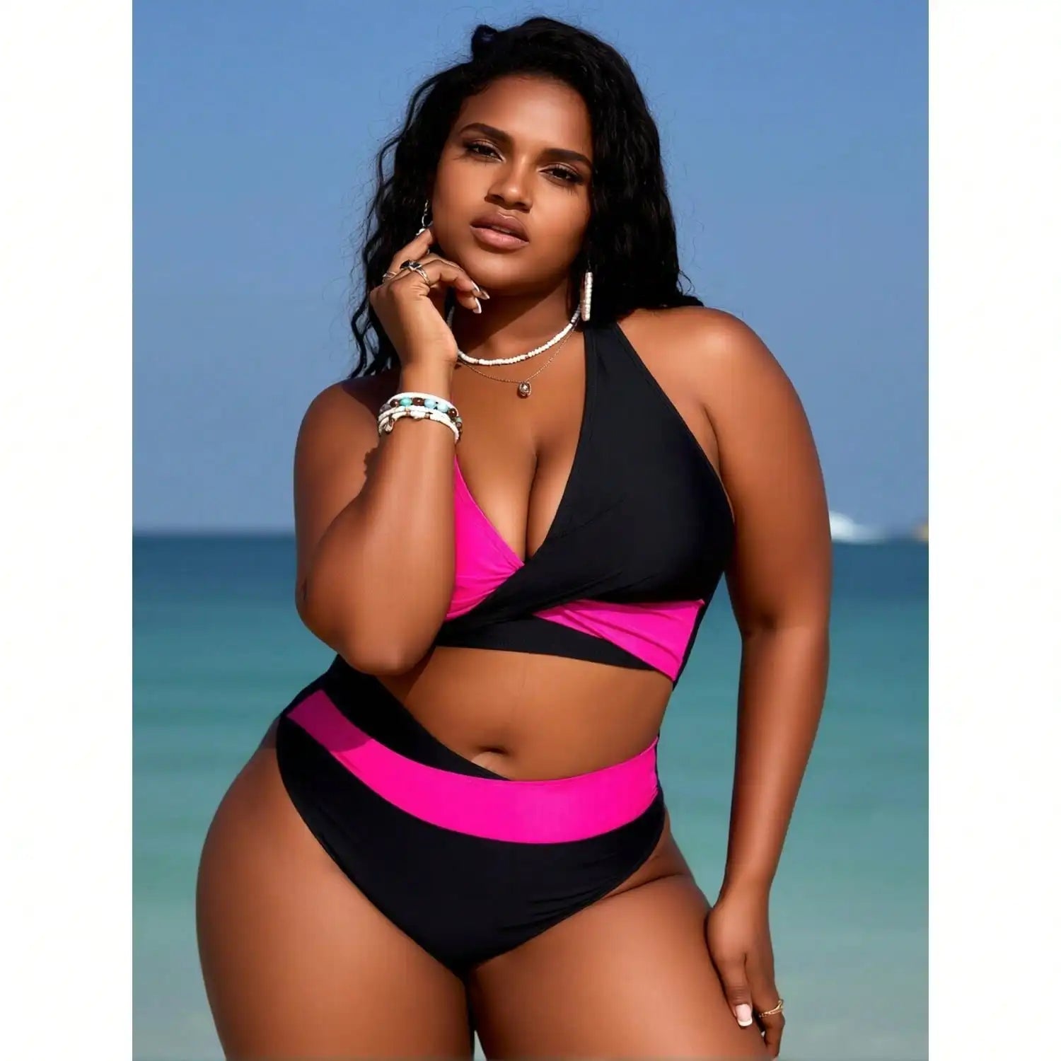Set bikini da donna taglie forti con scollo all'americana e nodo frontale, color block nero e rosa shocking