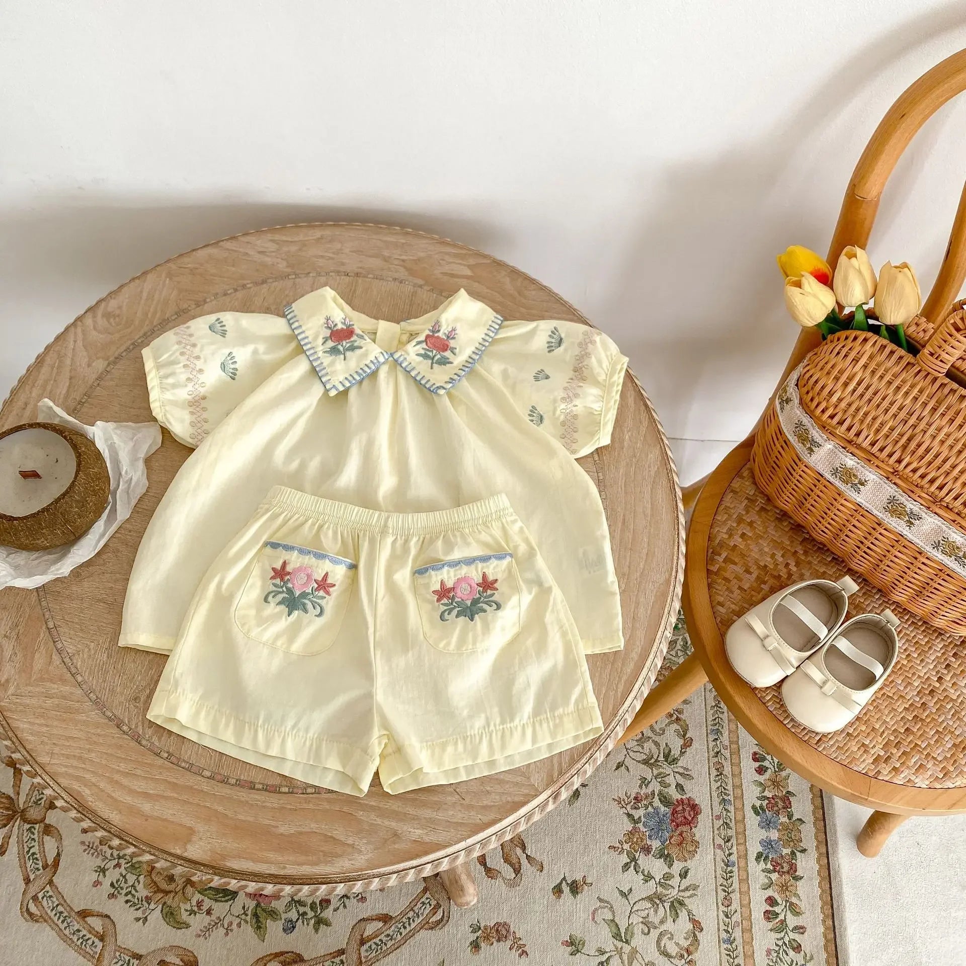 Nuovo stile 0-3 anni bambino femminile fiore colletto ricamato top a maniche corte + pantaloncini sottili vestito per bambini set di abbigliamento estivo per bambini