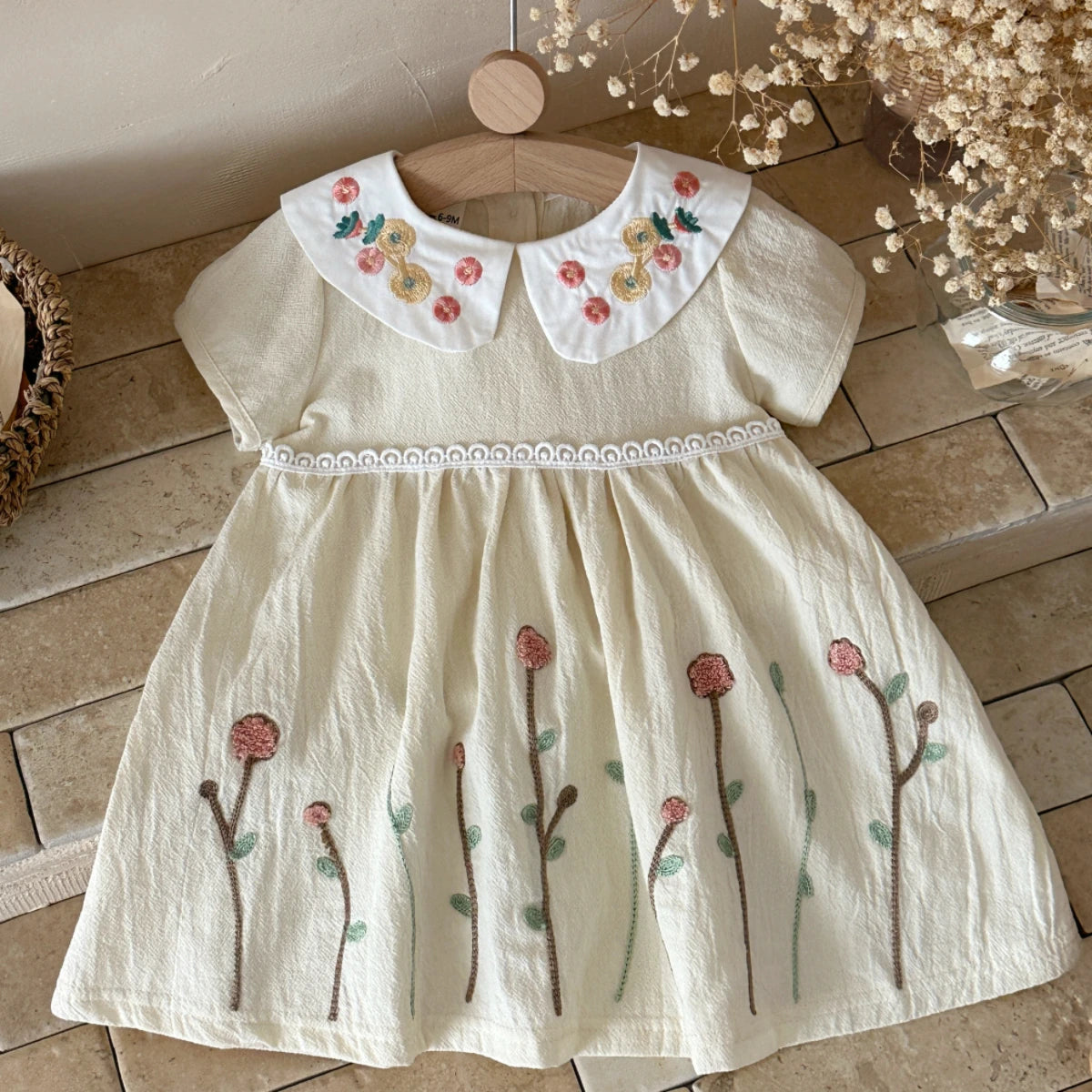 Abito estivo in puro cotone per bambina, grazioso vestito da principessa con colletto a bambola e ricami floreali per neonate da 0 a 3 anni