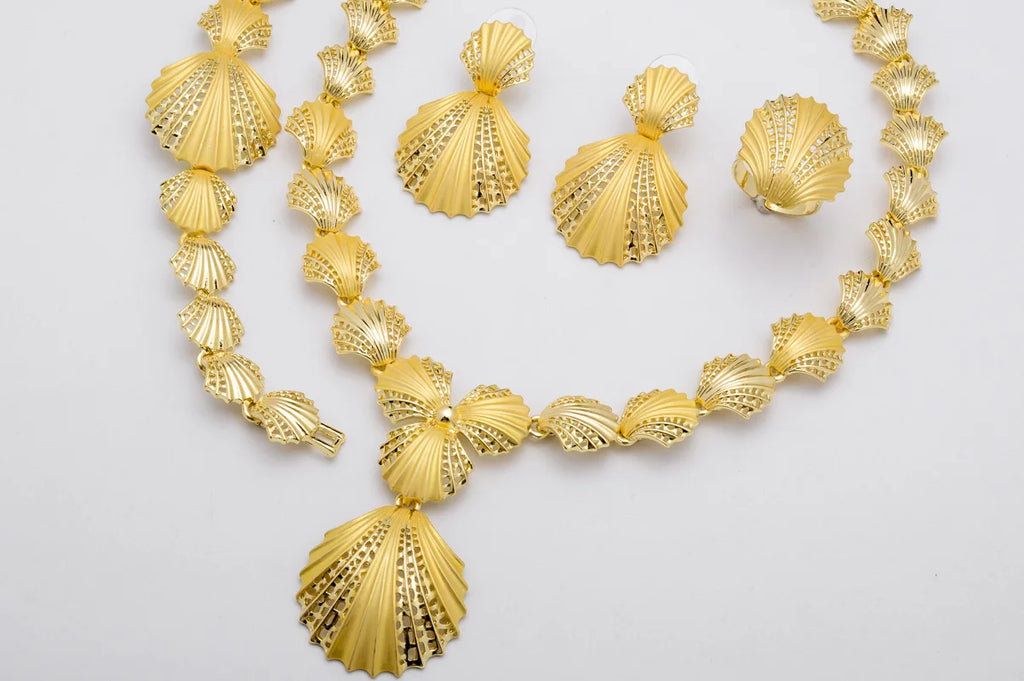 Set Gioielli Conchiglia Donna - Orecchini Collana Bracciale Anello Placcato Oro