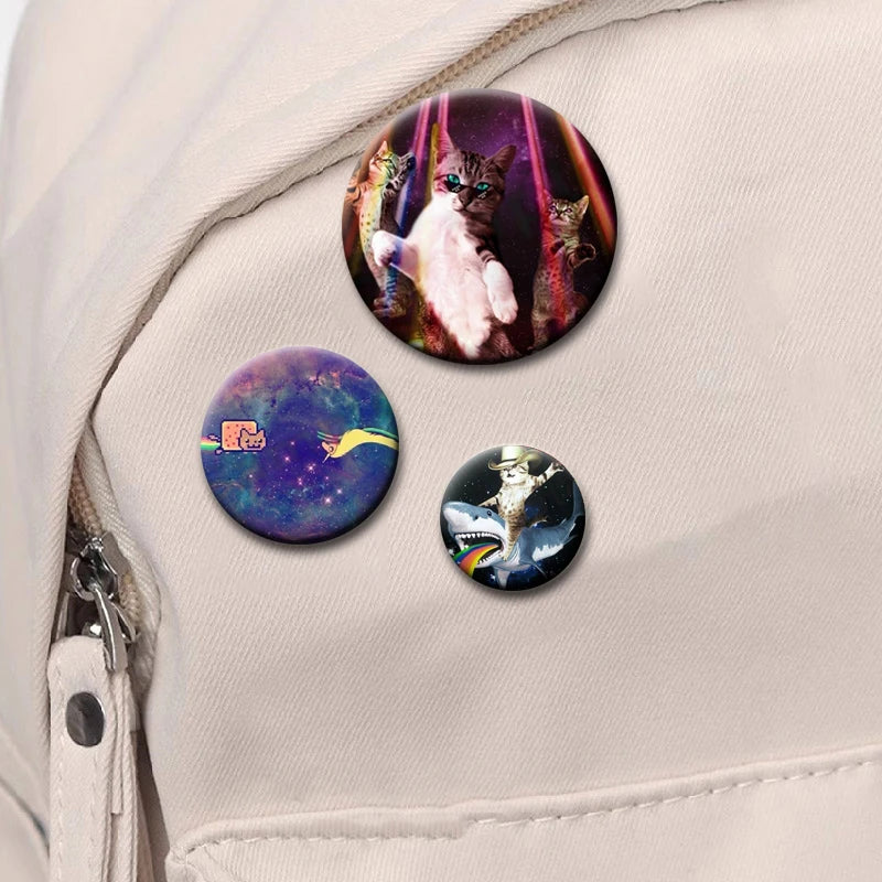 Simpatico e divertente arcobaleno gatto alieno spille con bottoni zaino abbigliamento decorazione spilla cartone animato fantascienza distintivo gioielli regali per bambini