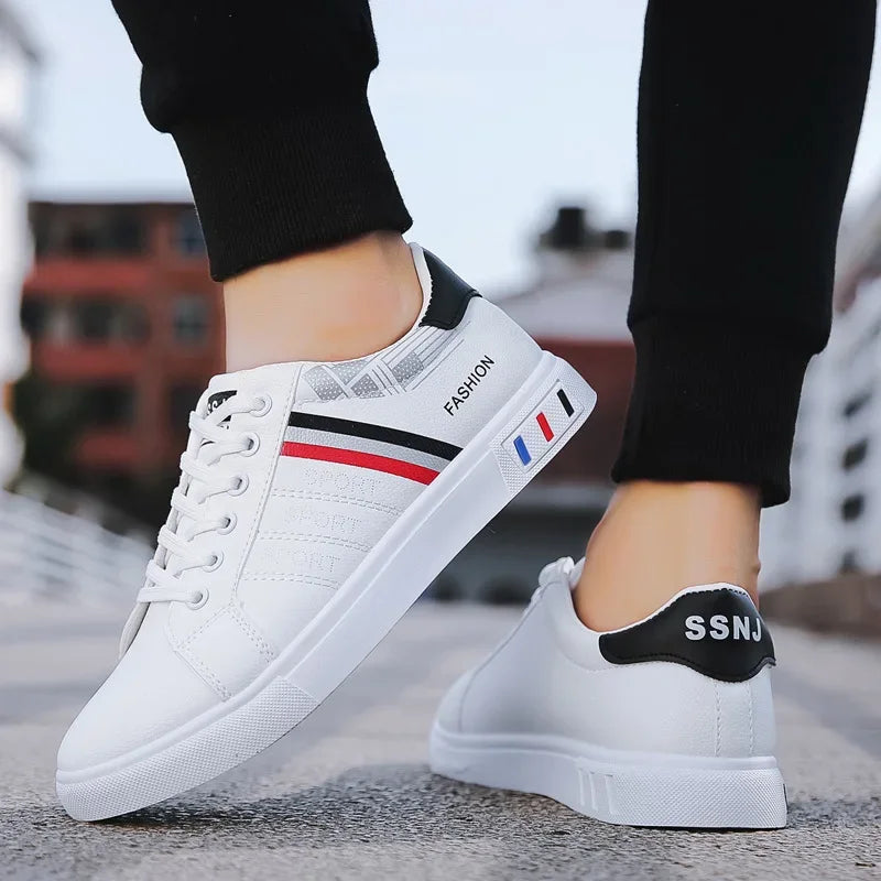 Scarpe da ginnastica da uomo Scarpe casual bianche Scarpe basse leggere e traspiranti Scarpe vulcanizzate con lacci alla moda Scarpe da uomo da esterno antiscivolo Tenis