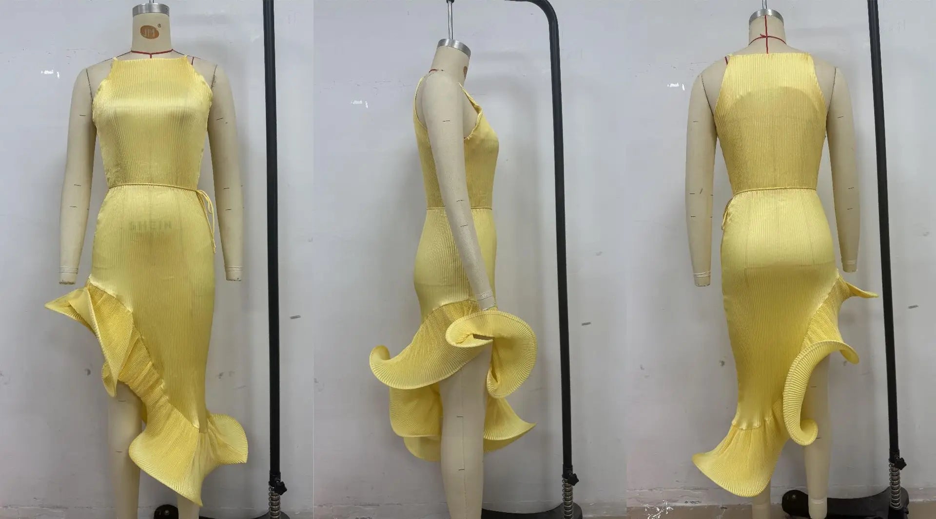 Elegante Abito Lungo Giallo Halter da Donna Senza Maniche con Balze Irregolari e Spacco Alto, Vestito Aderente Romantico per Ospiti di Matrimoni e Feste 2026