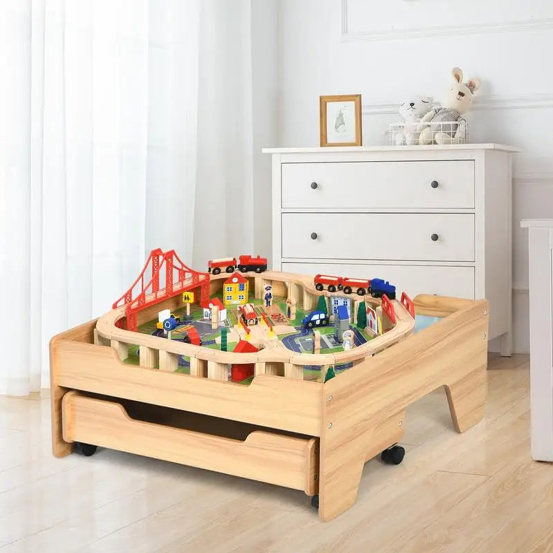 Tavolo con set trenino in legno per bambini con 100 pezzi multicolori e ruote bloccabili