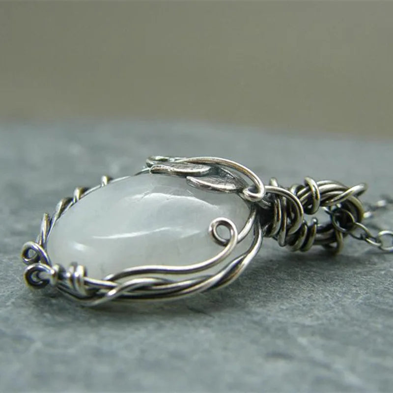 Collana con ciondolo pietra di luna Gemme di cristallo Lega di rattan Collane da donna nobili vintage per regalo di collana di pietre Waterdrop per ragazze