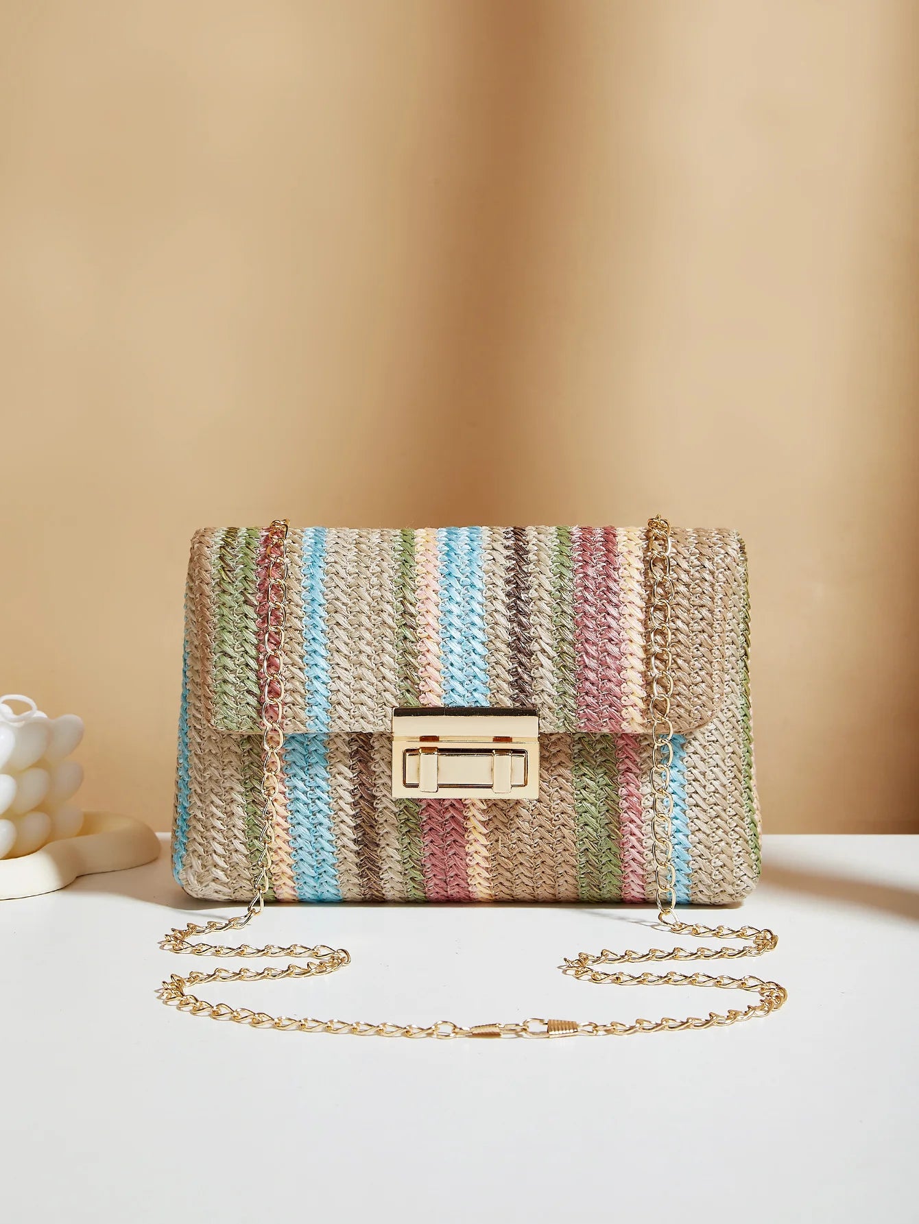 Borse da spiaggia estive in paglia intrecciata a mano in rattan Borsa da donna con chiusura Catene intrecciate Borsa a tracolla con patta Borsa a tracolla colorata con pannelli