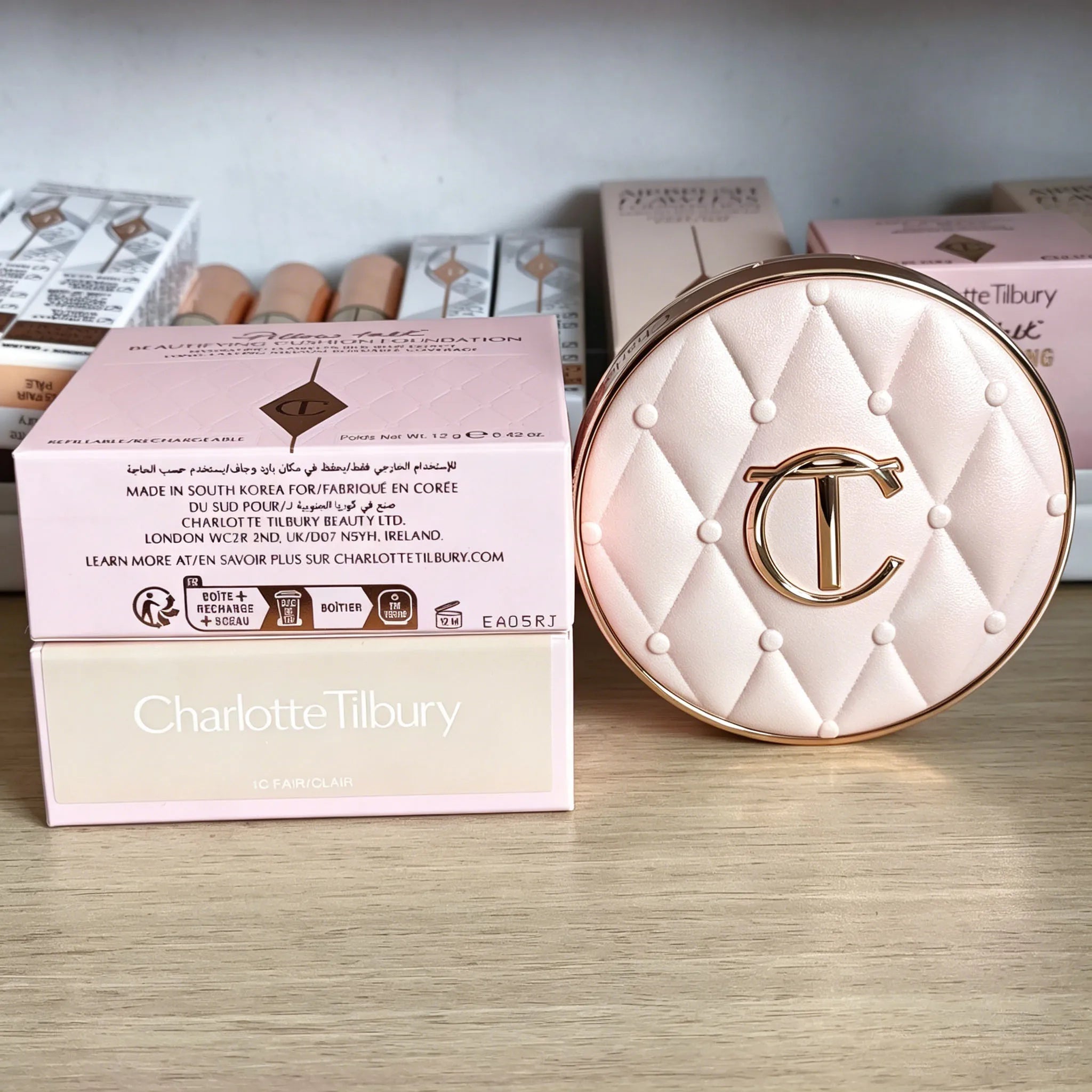 Charlotte Tilbury CT Base Makeup Cushion By The Pillow Correttore a lunga tenuta, fondotinta cushion liscio, leggero e idratante