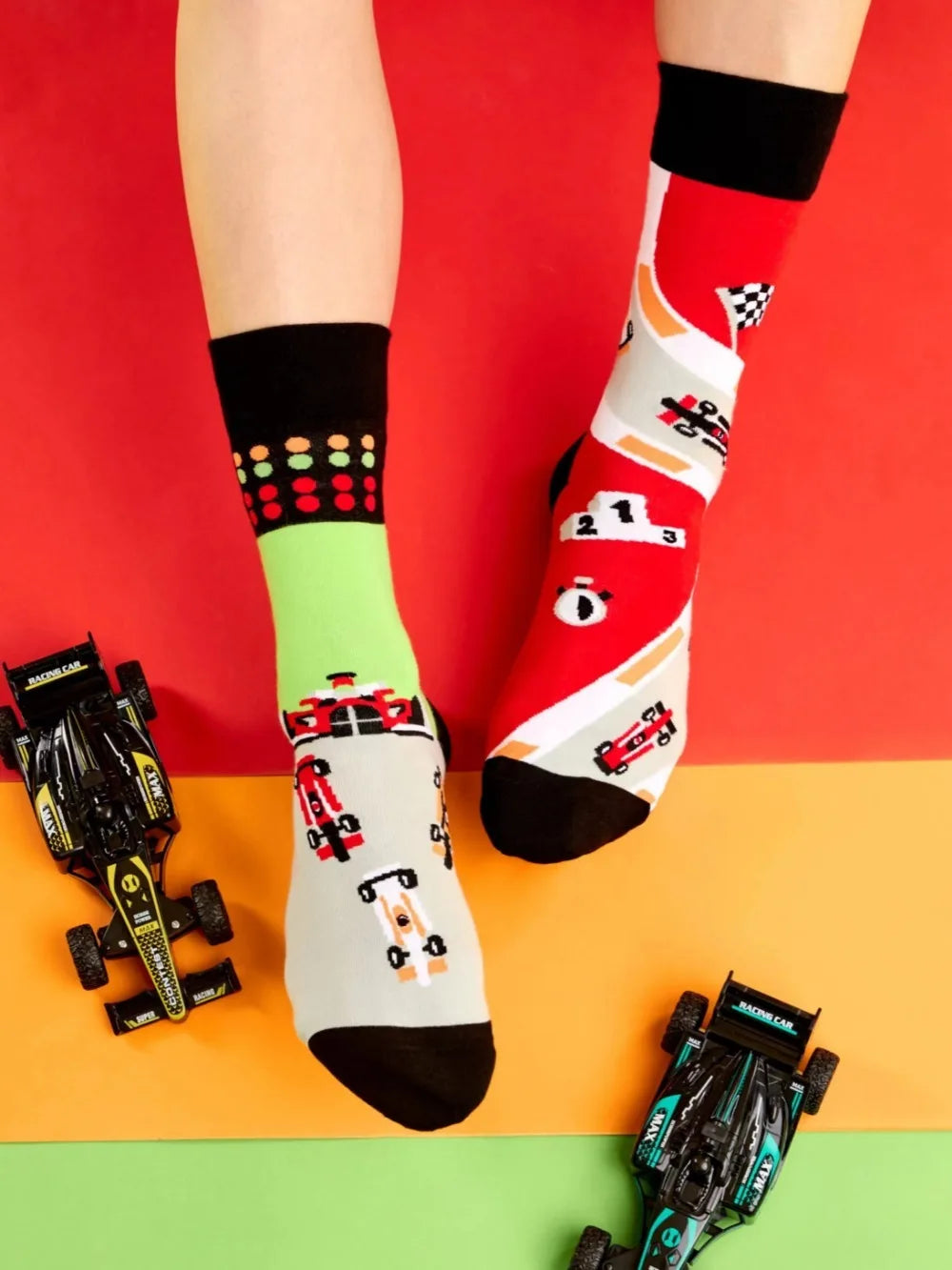 Calzini da donna per uomo Calzini creativi in cotone asimmetrico AB Personalità della moda Tendenza Coppia di cartoni animati Calzini divertenti Sox quotidiano di grandi dimensioni