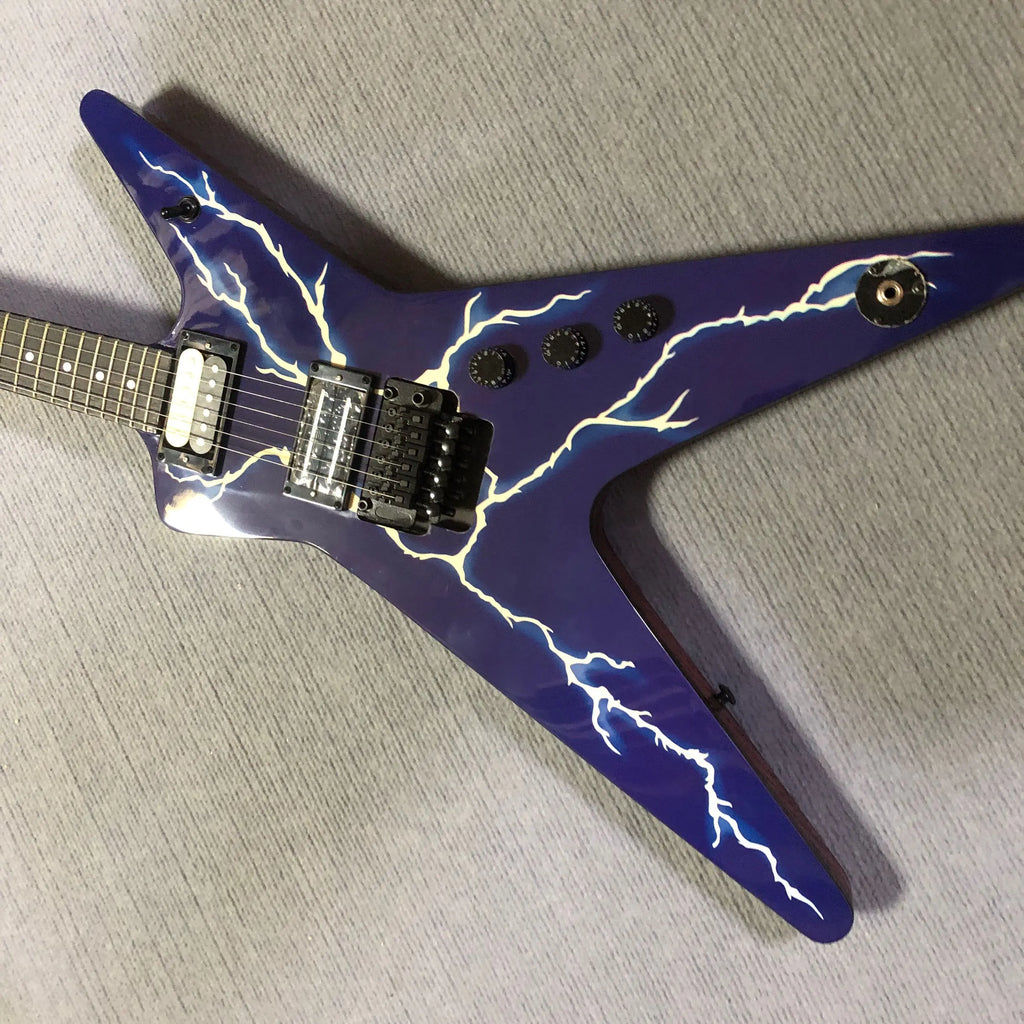Chitarra con motivo a fulmini blu, consegna espressa in 48 ore di chitarre elettriche con immagini e video reali.