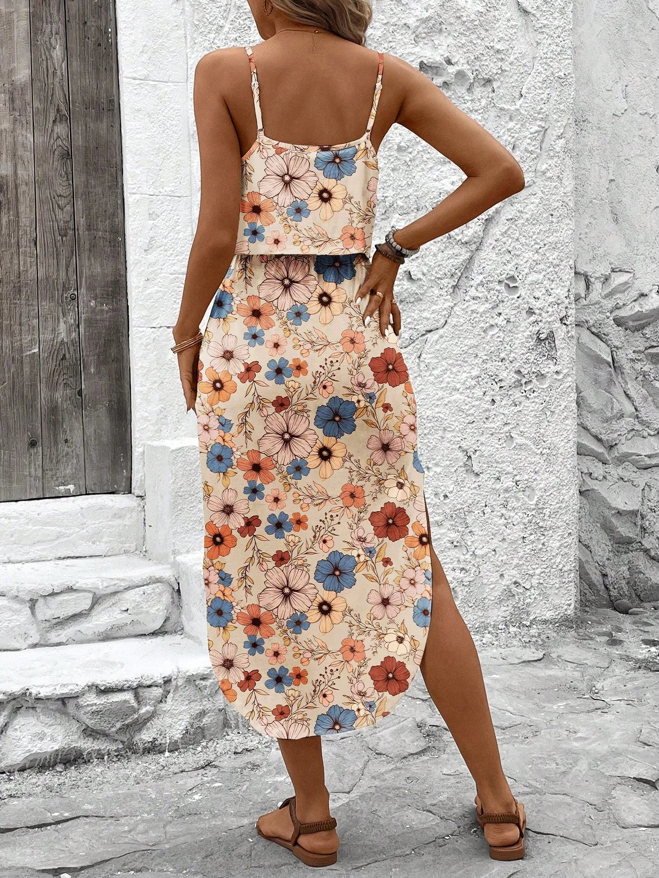 Abito estivo da donna con cinturino spaghetti con cintura e spacco laterale - Abito fluido casual senza maniche