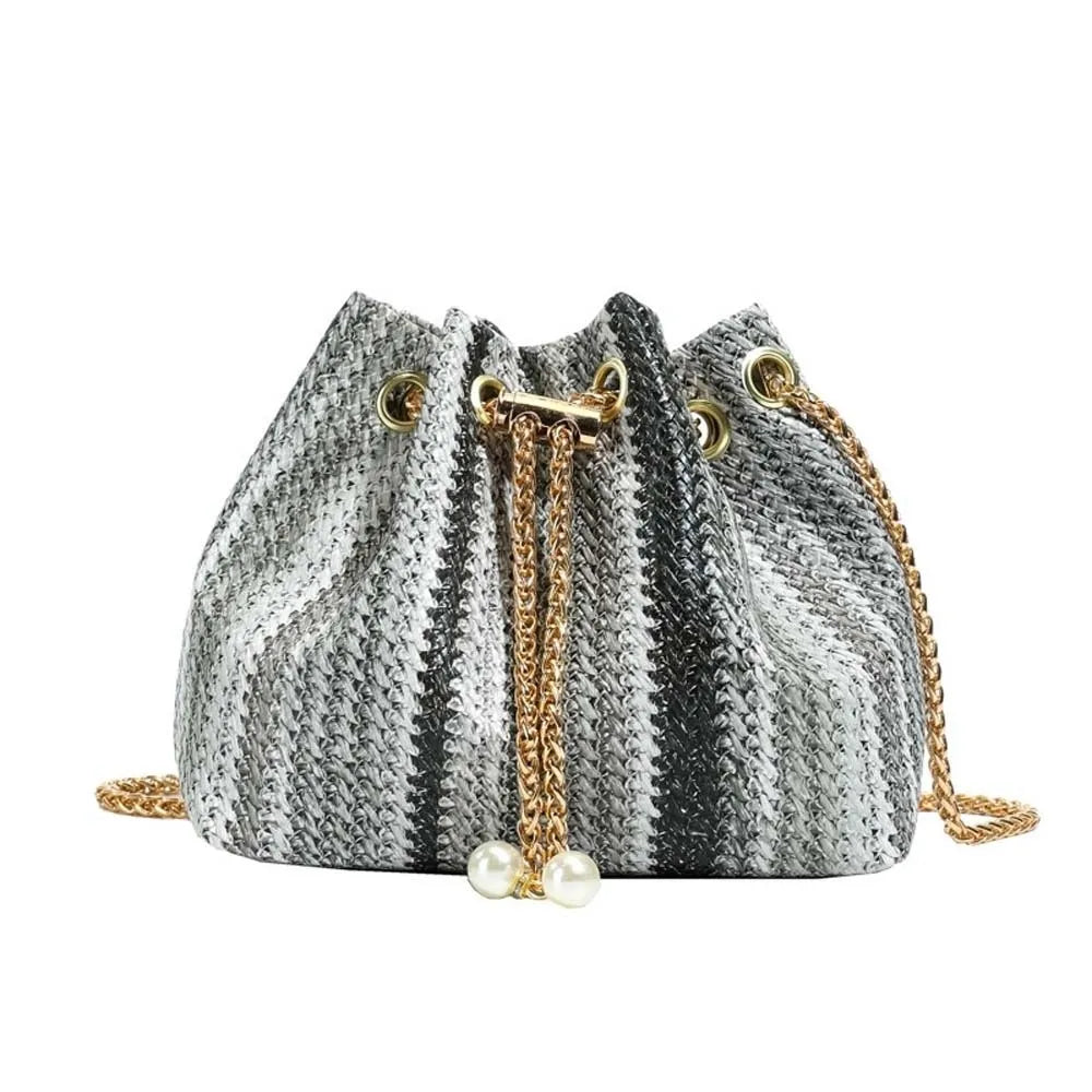Borsa a tracolla grande in paglia intrecciata con strisce color arcobaleno, sacca a secchiello con coulisse e catena, borsa a tracolla da spiaggia