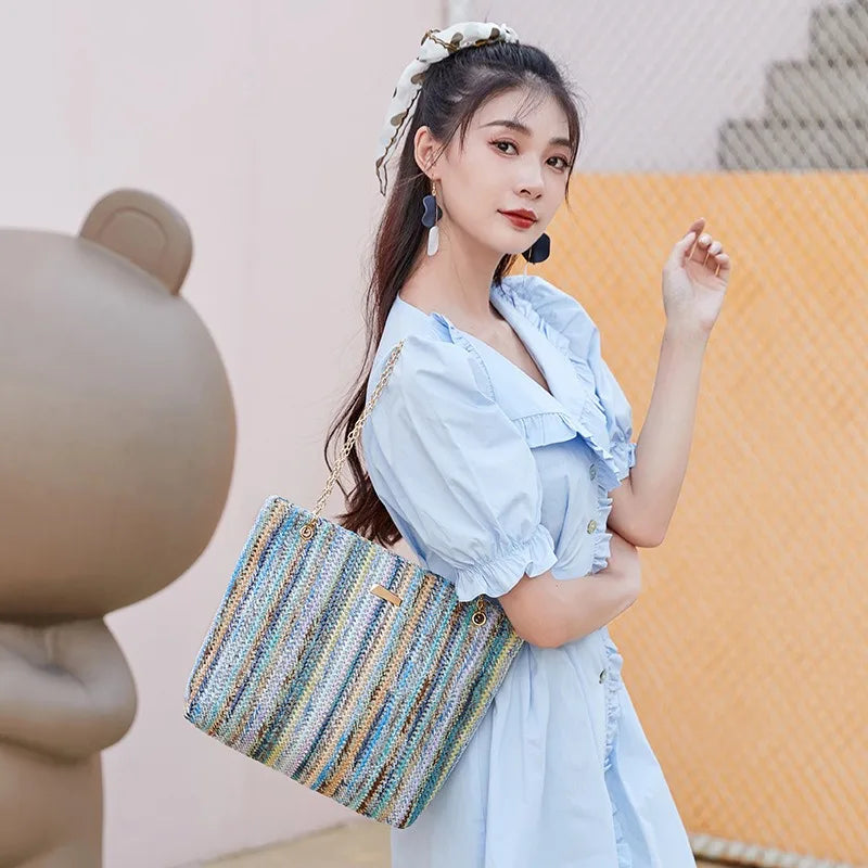 Borsa da donna in paglia intrecciata in rattan, grande borsa a tracolla da spiaggia estiva con catena, borsa a tracolla da donna con patta, design da viaggio