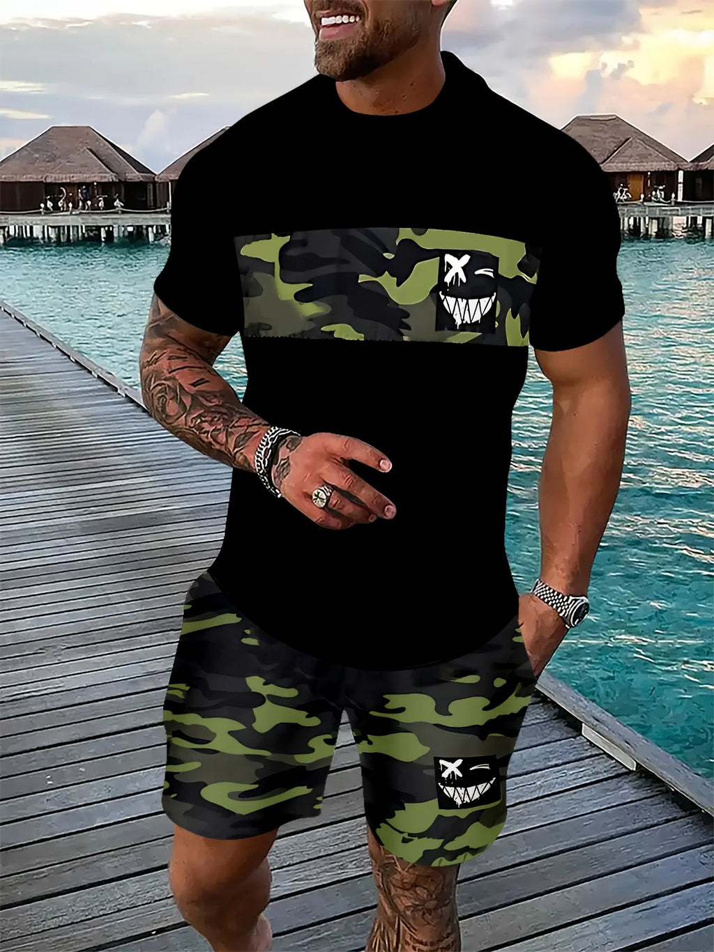2026 Set da due pezzi casual da uomo di nuovo arrivo estivo 2026 Camicia a maniche corte con stampa a righe e pantaloncini sportivi Set da fitness da uomo