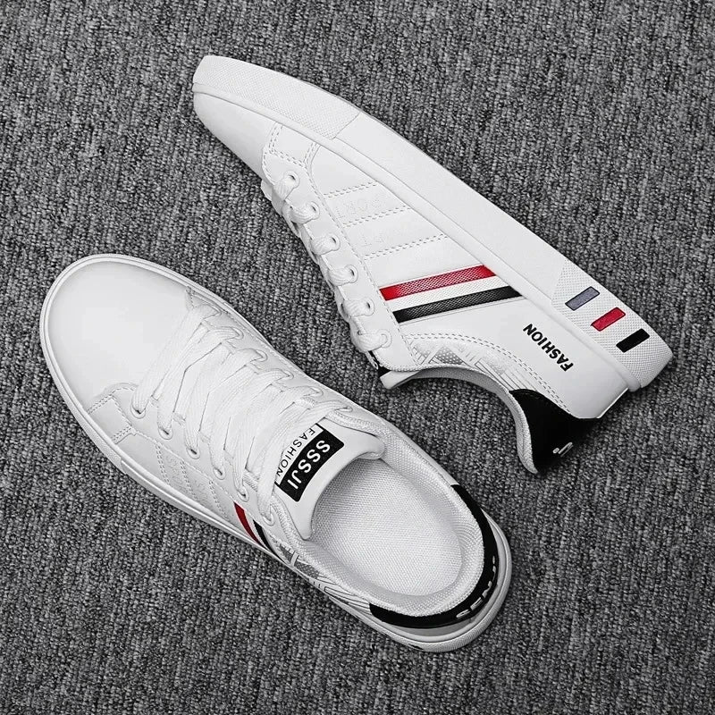 Scarpe da ginnastica estive da uomo Scarpe vulcanizzate casual Scarpe di lusso bianche piatte leggere e traspiranti per uomo Scarpe da tennis Tênis Masculino