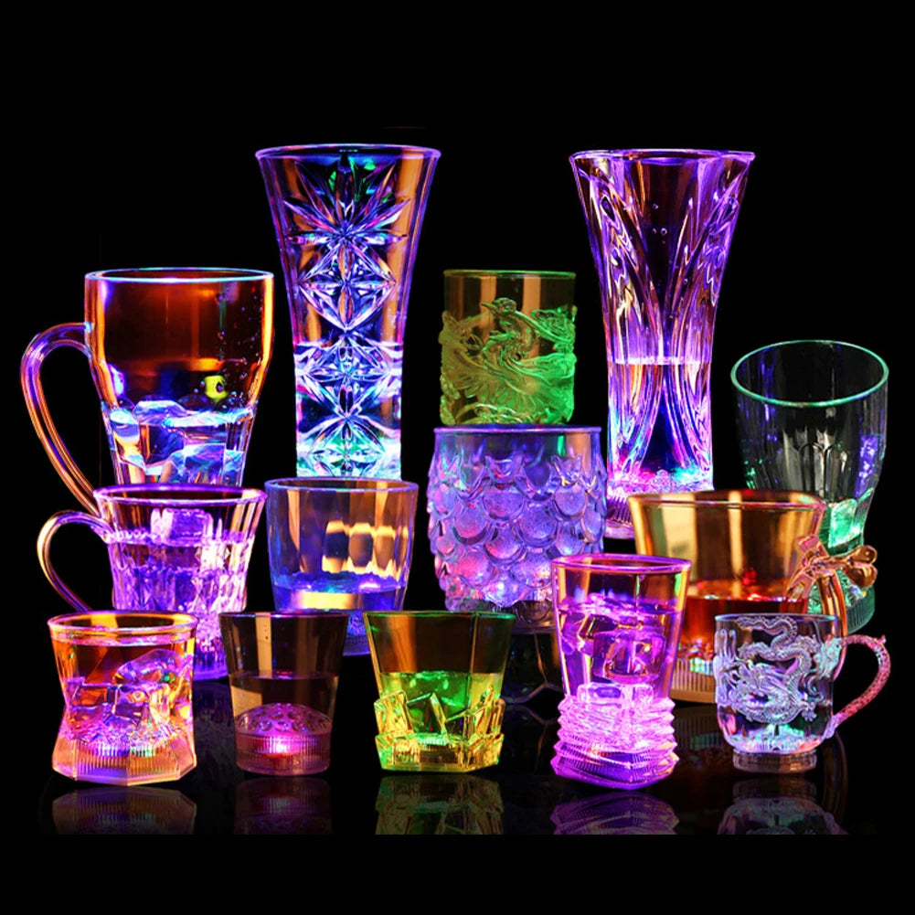 Nuova tazza lampeggiante vino birra Whisky tazza acqua bevanda bicchiere LED automatico incandescente tazza partito forniture Decorative