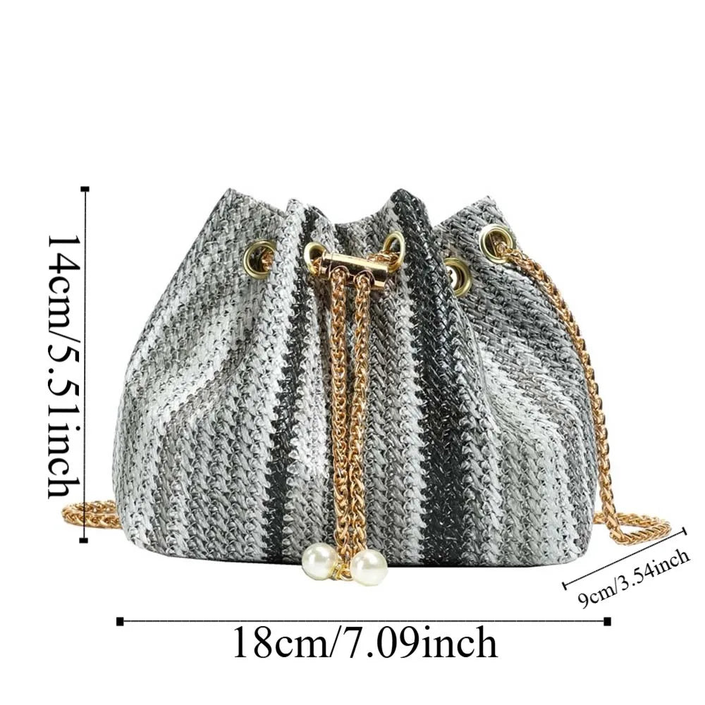 Borsa a tracolla grande in paglia intrecciata con strisce color arcobaleno, sacca a secchiello con coulisse e catena, borsa a tracolla da spiaggia