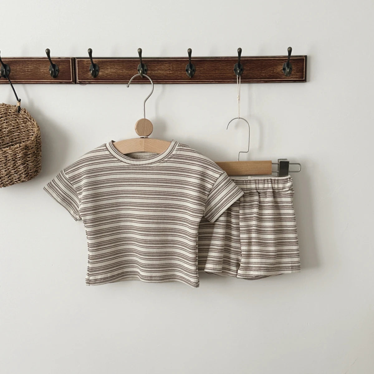 Set di abbigliamento estivo per bambini, maglietta a righe e pantaloncini, 2 pezzi, per bambini e bambine, stile casual, per bambini da 0 a 3 anni, completo elegante