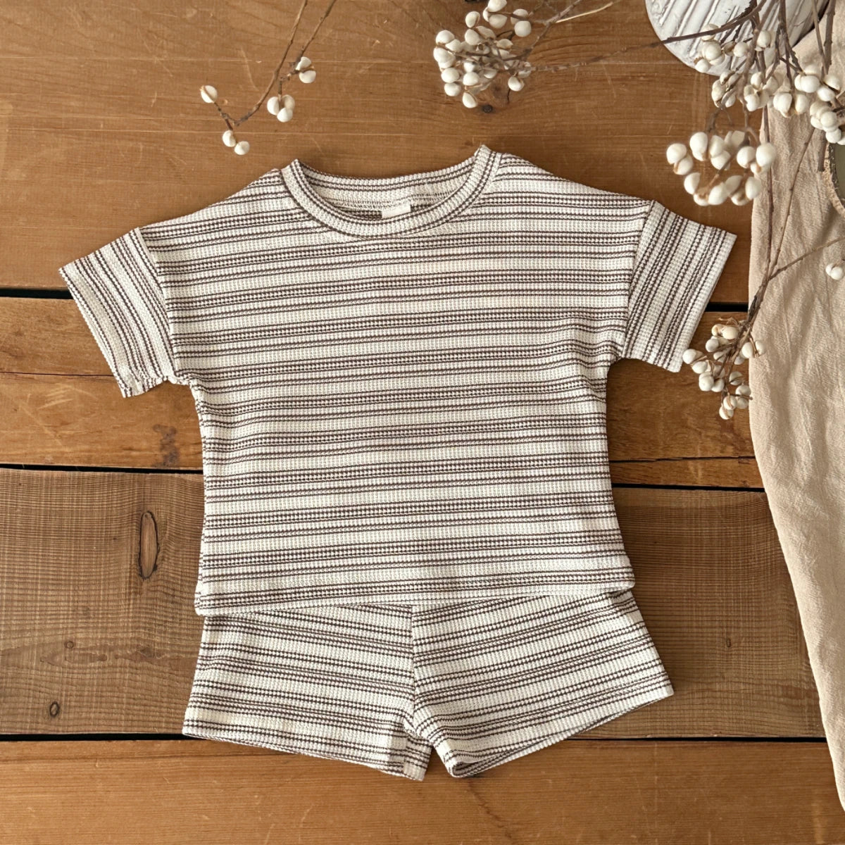 Set di abbigliamento estivo per bambini, maglietta a righe e pantaloncini, 2 pezzi, per bambini e bambine, stile casual, per bambini da 0 a 3 anni, completo elegante